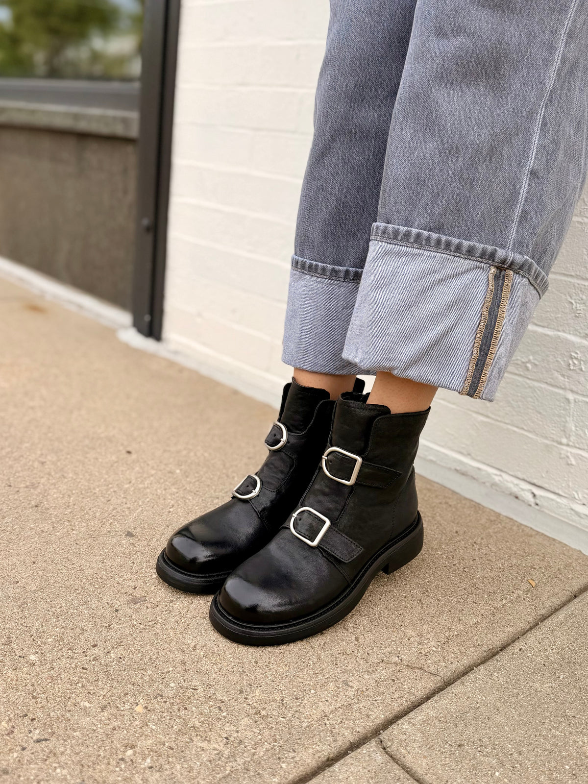 The Buckle in Black