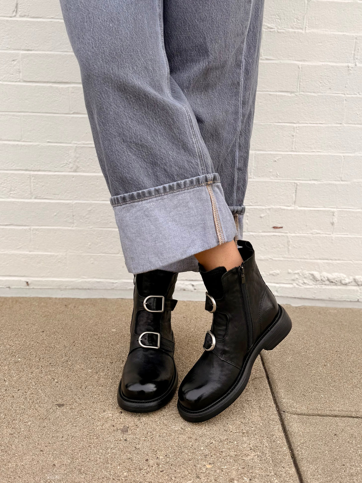 The Buckle in Black