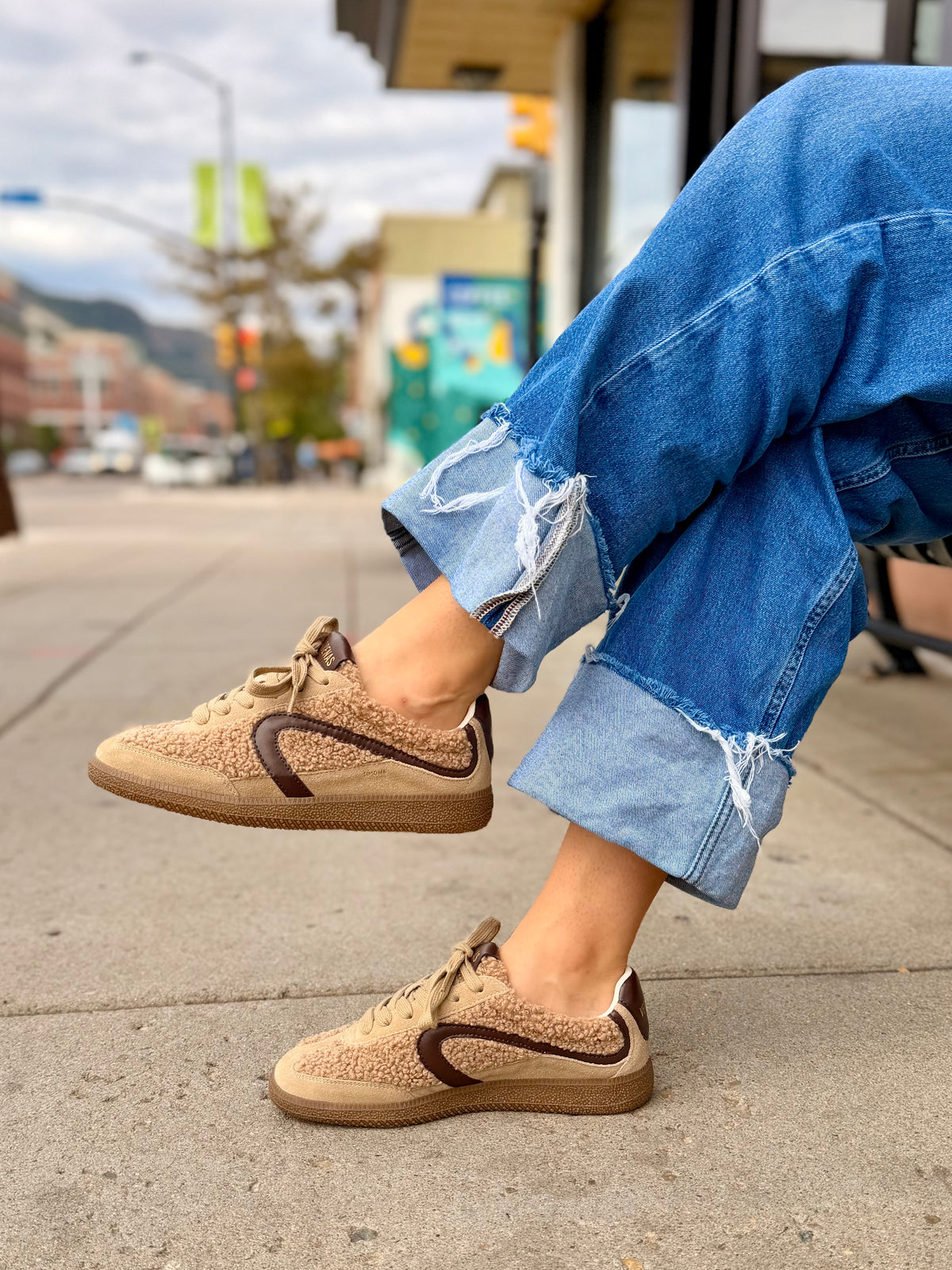 Simona in Camel