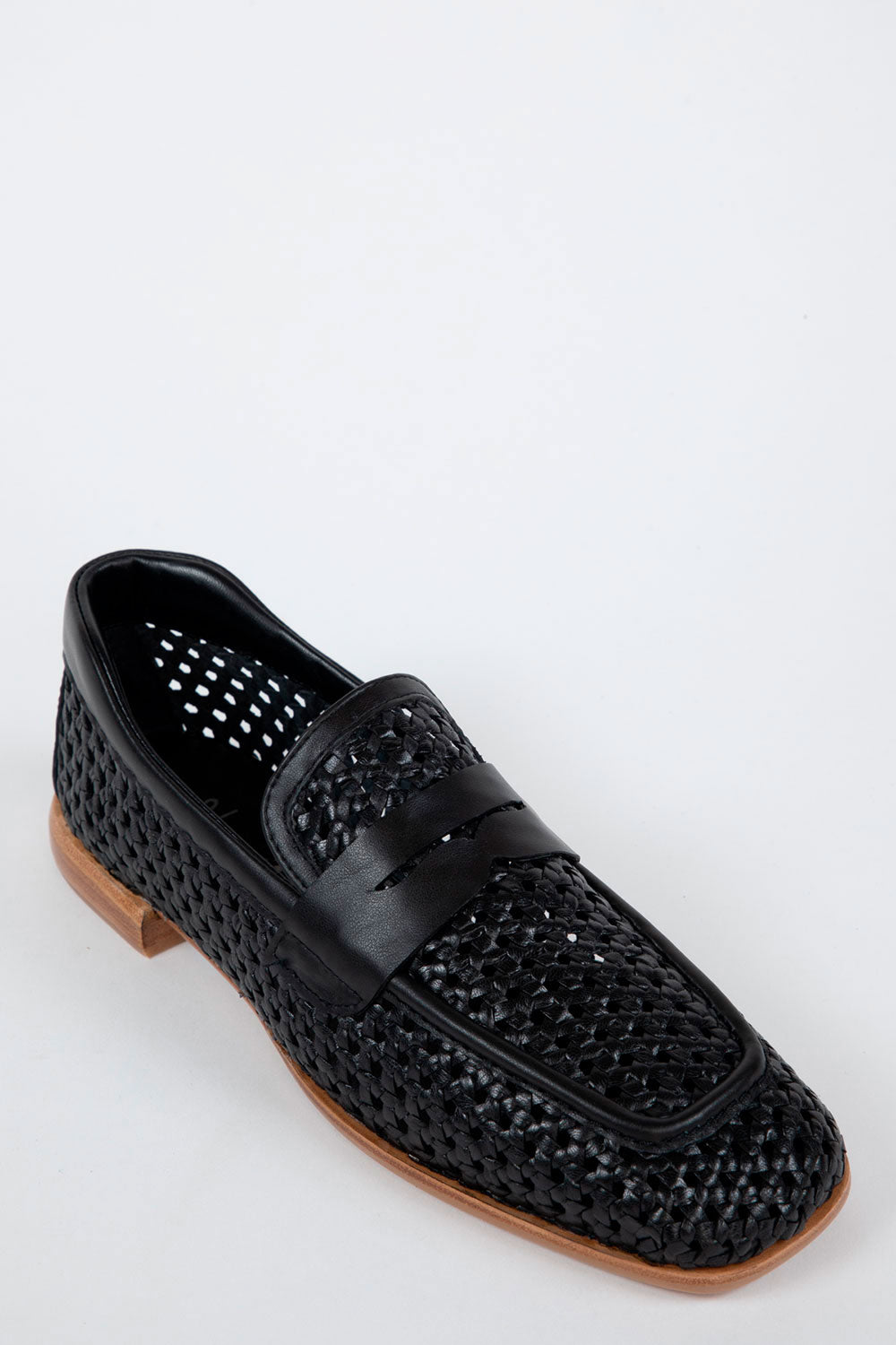 21818 LENA in Black