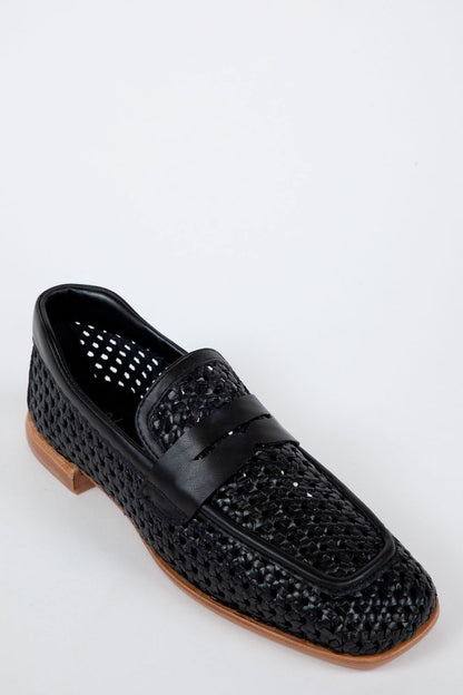 21818 LENA in Black