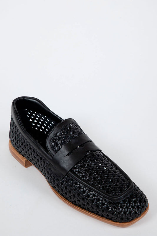 21818 LENA in Black