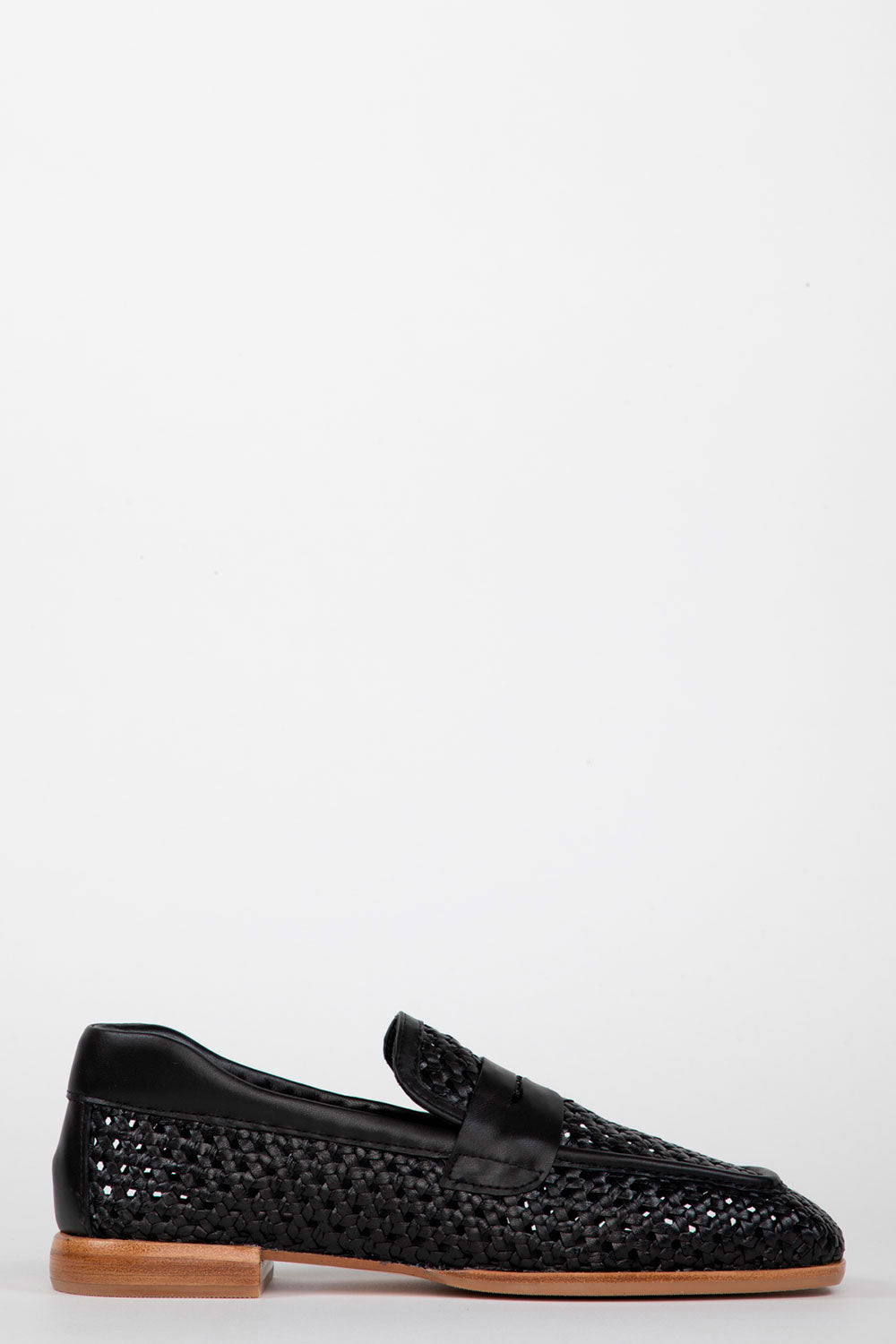 21818 LENA in Black