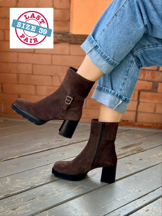 21960 SUSAN in Espresso