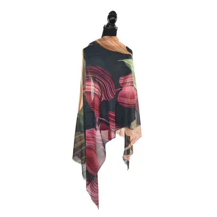 Vasquez in Black/Multi