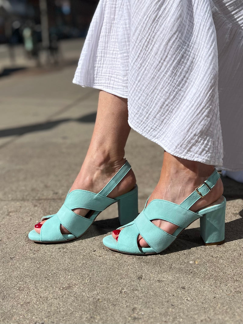 Diaz in Aqua