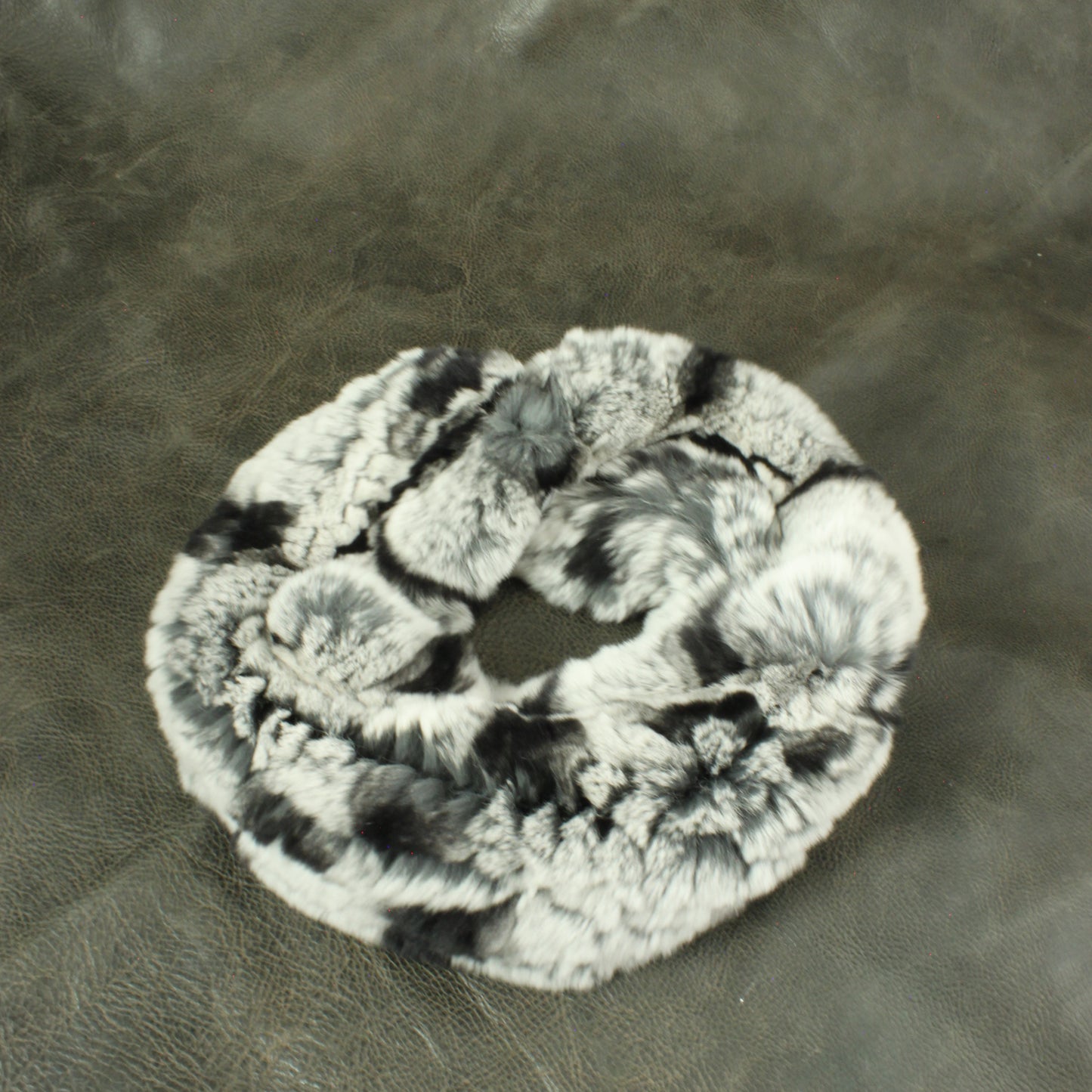 HB-152 in Black/White